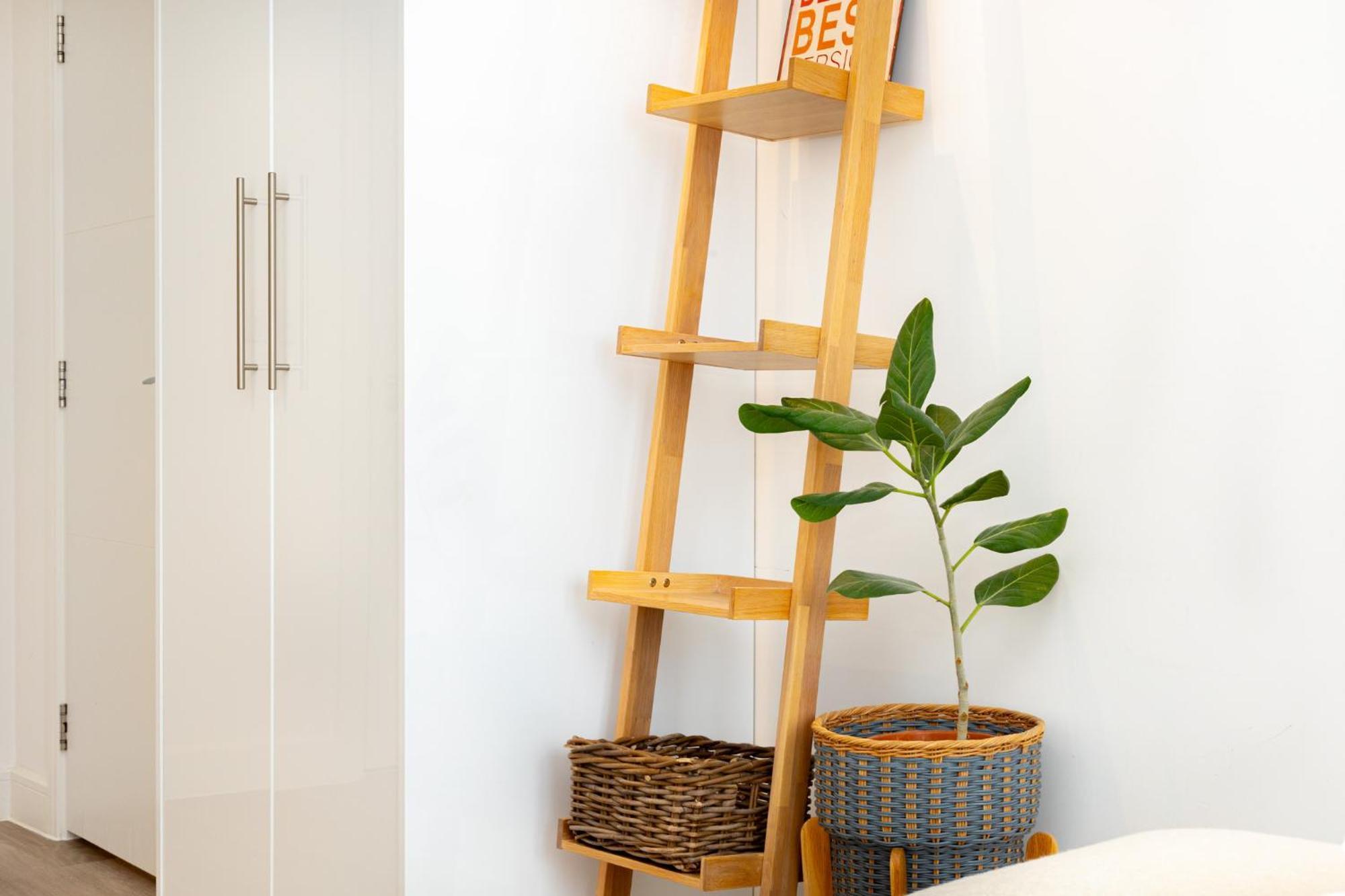 Modern New 2br Wviews & Balcony In Wandsworth